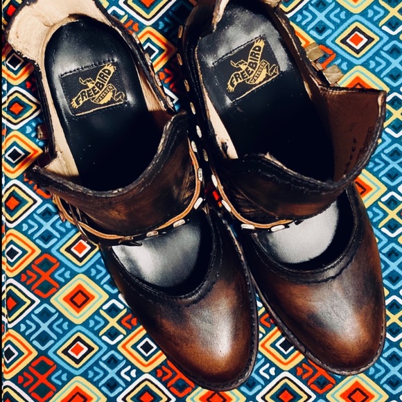 SOLD🍒FREEBIRD Blade Bootie - Brown/Black - Size 6 - Picture 7 of 11